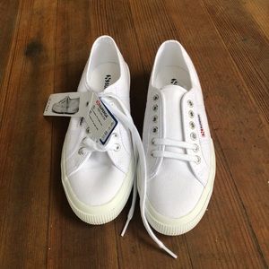 Never worn. Superga classic canvas 2750. White.